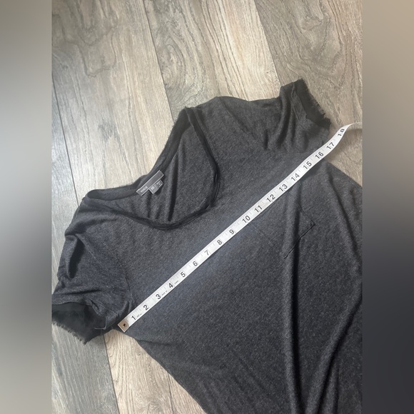 Vince women’s grey short sleeve top- GUC- size small - Picture 6 of 8